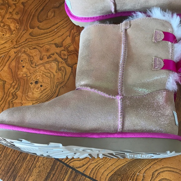 Ugg ribbon back fur lining NWT no box pink piping - Picture 7 of 7